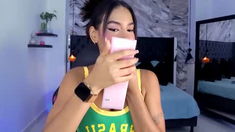 Snapshot of kitty_collins_ chatting on June 17, 2026, 12:07 pm Kitty online show from June 17, 2026, 12:07 pm