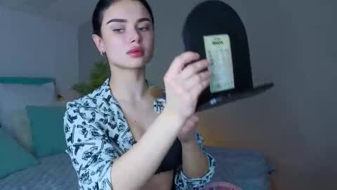 kitty_cut1ee_ online show from February 24, 2026, 1:42 pm