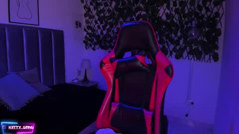 Camila online show from October 10, 2025, 2:32 am