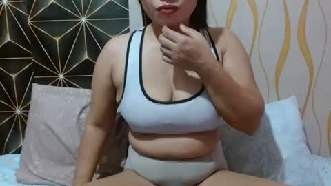 Snapshot of kitty_kheira chatting on June 22, 2026, 8:22 am Kheira online show from June 22, 2026, 8:22 am