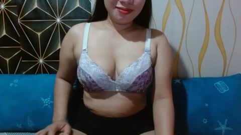 Snapshot of kitty_kheira chatting on July 13, 2026, 6:55 pm Kheira online show from July 13, 2026, 6:55 pm