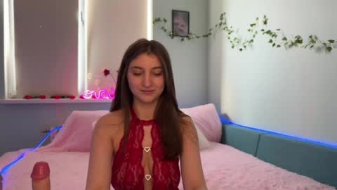 kitty_kristy1 online show from April 1, 2026, 12:39 pm