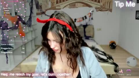 Kate online show from October 31, 2025, 1:23 pm