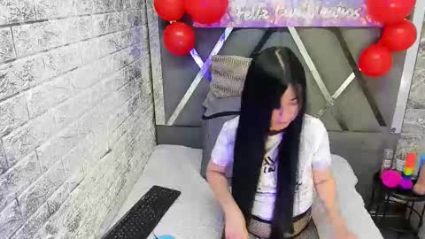 kitty_small69 online show from May 8, 2026, 1:38 pm
