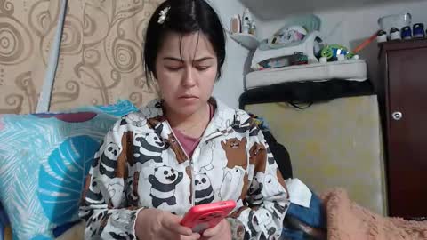 kitty_small69 online show from May 18, 2026, 3:35 am