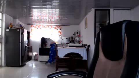 kitty_small69 online show from July 27, 2026, 4:36 pm