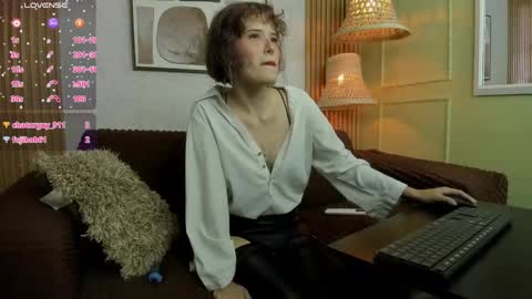 kitty_star_ online show from April 21, 2026, 8:12 pm