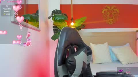 K I T T Y online show from October 16, 2025, 8:32 pm