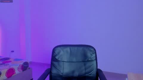 Snapshot of kitty_violet11 chatting on April 21, 2026, 1:42 am kitty_violet11 online show from April 21, 2026, 1:42 am