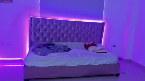 Snapshot of kitty_violet11 chatting on April 27, 2026, 10:19 pm kitty_violet11 online show from April 27, 2026, 10:19 pm
