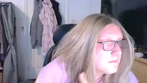 KittyEmerald online show from June 8, 2026, 7:47 pm