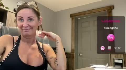 kittykattlove2 online show from June 26, 2026, 3:38 pm