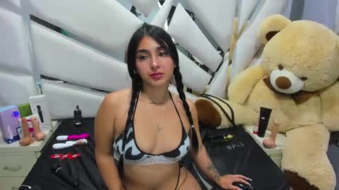 kittylovely  online show from December 11, 2024, 4:07 am