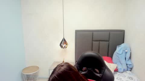  K I T T  Y  online show from January 14, 2025, 11:42 am