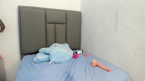  K I T T  Y  online show from March 6, 2025, 1:16 am