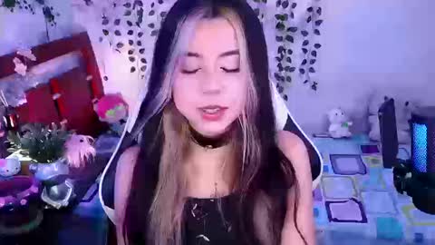 Kittyuwu  online show from March 18, 2026, 10:35 pm