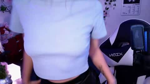 Kittyuwu  online show from April 23, 2026, 4:57 am