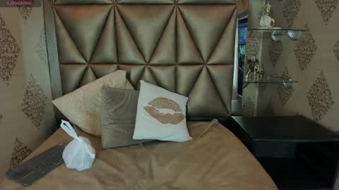 kittyvelvet_ online show from March 11, 2025, 6:08 pm