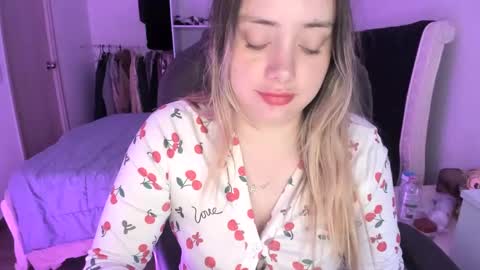 kittywantslove23 online show from October 8, 2025, 10:40 pm