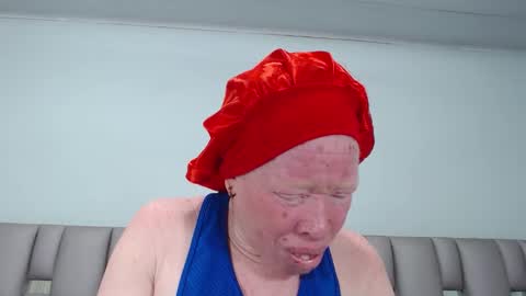 kittywhiteass online show from September 21, 2025, 6:48 am