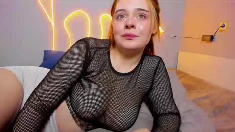 Rina online show from November 4, 2025, 1:16 am