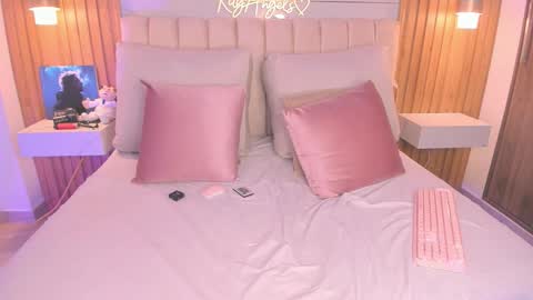 Angel Independent Model online show from February 3, 2026, 1:48 am