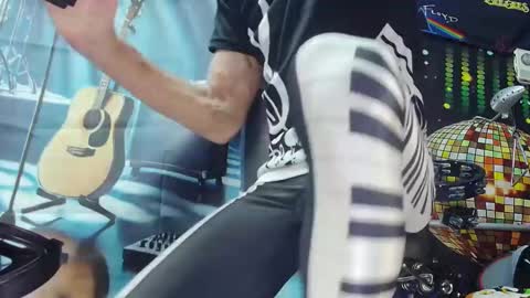 kiveuxmakeu online show from September 20, 2025, 5:25 pm