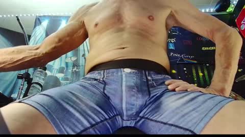 kiveuxmakeu online show from October 1, 2025, 4:02 pm