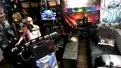 kiveuxmakeu online show from March 12, 2026, 4:13 pm