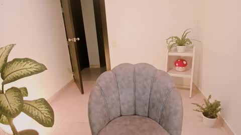 Little piece of fruit online show from December 18, 2024, 11:51 pm