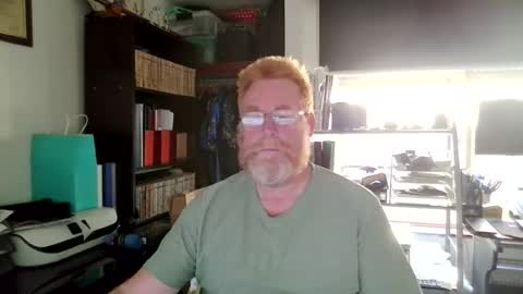 kiwi_boss61 online show from August 3, 2026, 2:32 am