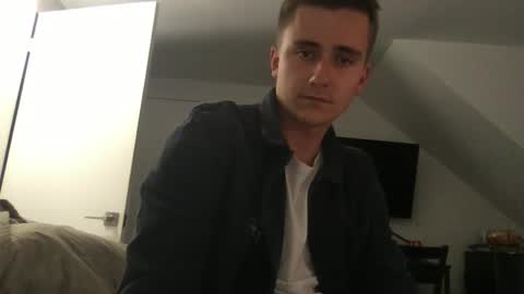 kiwiii661088 online show from April 29, 2026, 11:44 pm