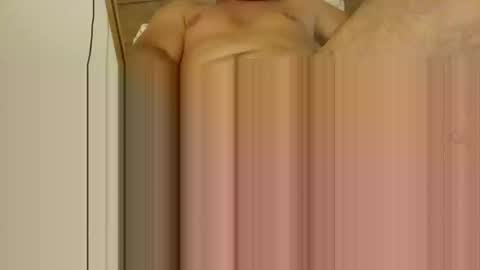 Snapshot of kiwioncam25 chatting on April 5, 2026, 9:06 am kiwioncam25 online show from April 5, 2026, 9:06 am