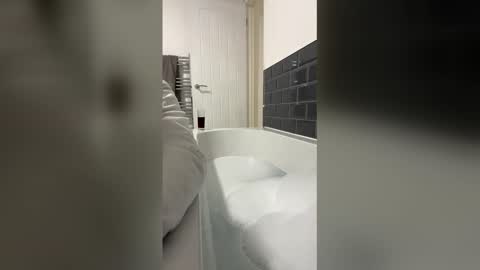 kjj1990 online show from March 19, 2026, 1:20 am