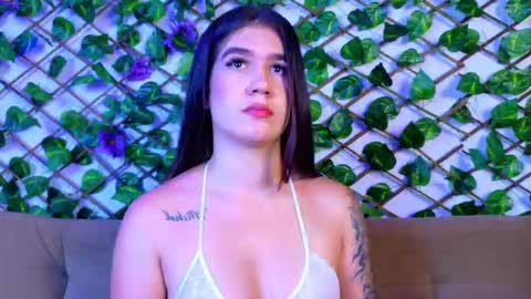 kloe_bella online show from October 6, 2025, 1:19 pm