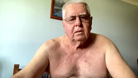 Aussiedude online show from November 24, 2025, 4:01 am