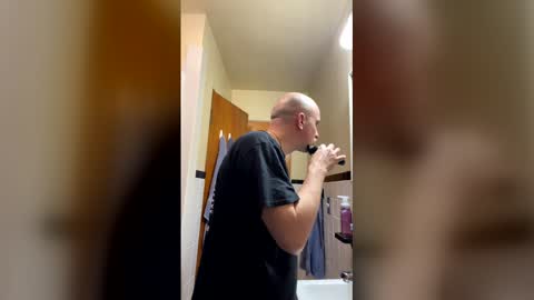 knotdaddy1983 online show from April 5, 2026, 4:20 am