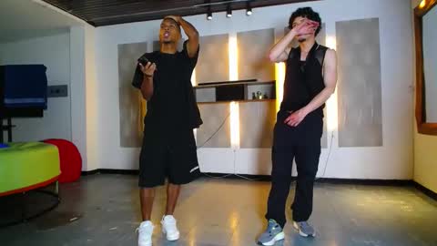 kobayaske online show from April 5, 2026, 2:20 am