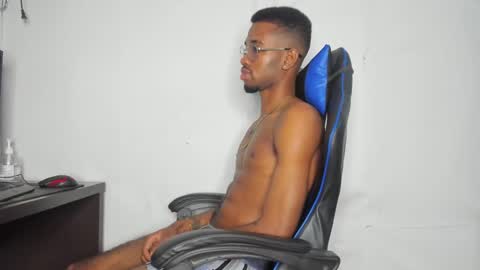 Snapshot of kofi_exotic_ chatting on December 8, 2024, 2:18 am kofi online show from December 8, 2024, 2:18 am