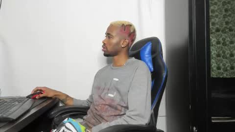 Snapshot of kofi_exotic_ chatting on November 20, 2025, 5:01 pm kofi online show from November 20, 2025, 5:01 pm