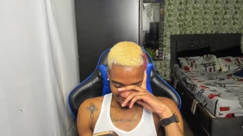 Snapshot of kofi_exotic_ chatting on November 24, 2025, 5:12 pm kofi online show from November 24, 2025, 5:12 pm