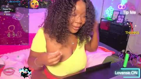 kokocherry00 online show from December 2, 2025, 10:53 am