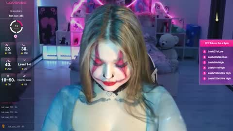 Mia online show from October 31, 2025, 9:27 pm