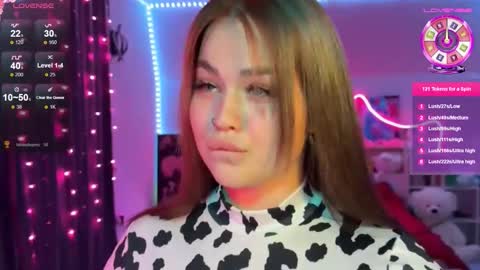 Mia online show from December 4, 2025, 12:58 pm