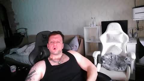 kola4ik72305 online show from December 3, 2025, 6:21 am