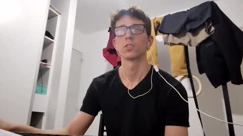 Facu online show from October 21, 2025, 12:22 am