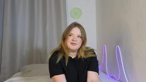kris_big_assmom online show from April 1, 2026, 12:28 pm