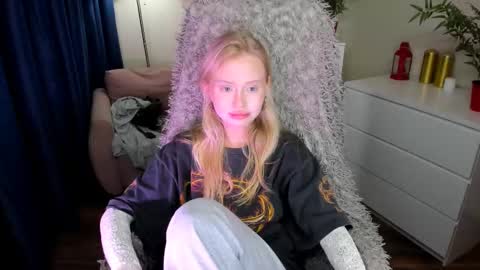 kris_grant online show from February 22, 2025, 10:18 am