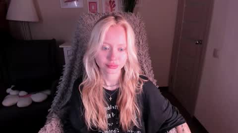 kris_grant online show from October 28, 2025, 8:29 am