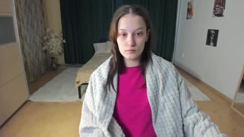 krisdoeil online show from February 10, 2026, 2:04 am